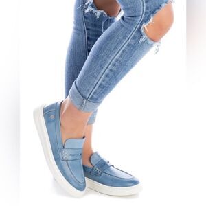 Carmela powder blue leather moccasins sz 40